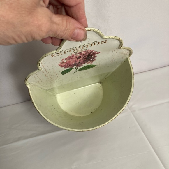 Vintage decor tin container - Picture 5 of 6